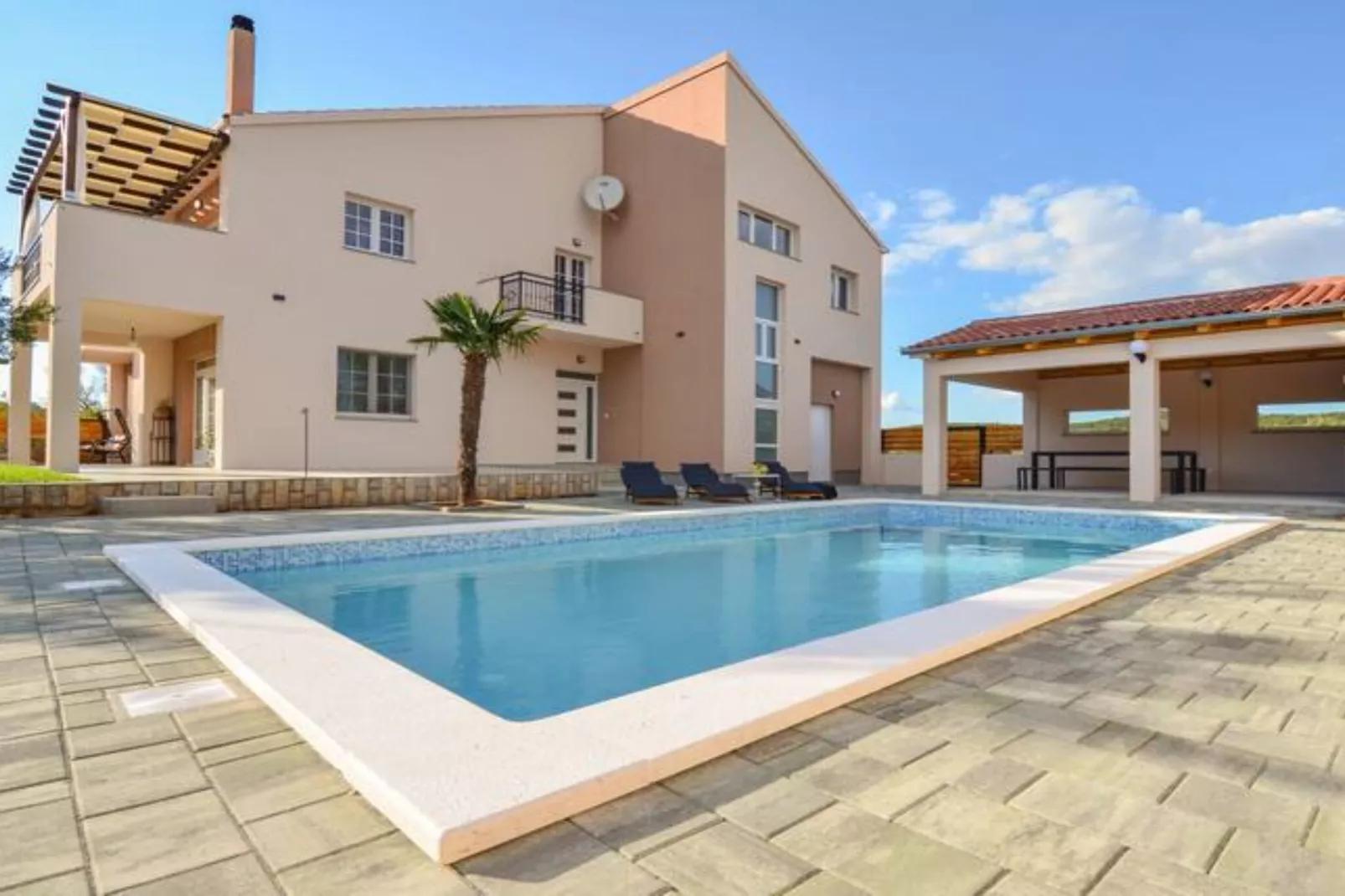 Villa With Pool-Zwembad