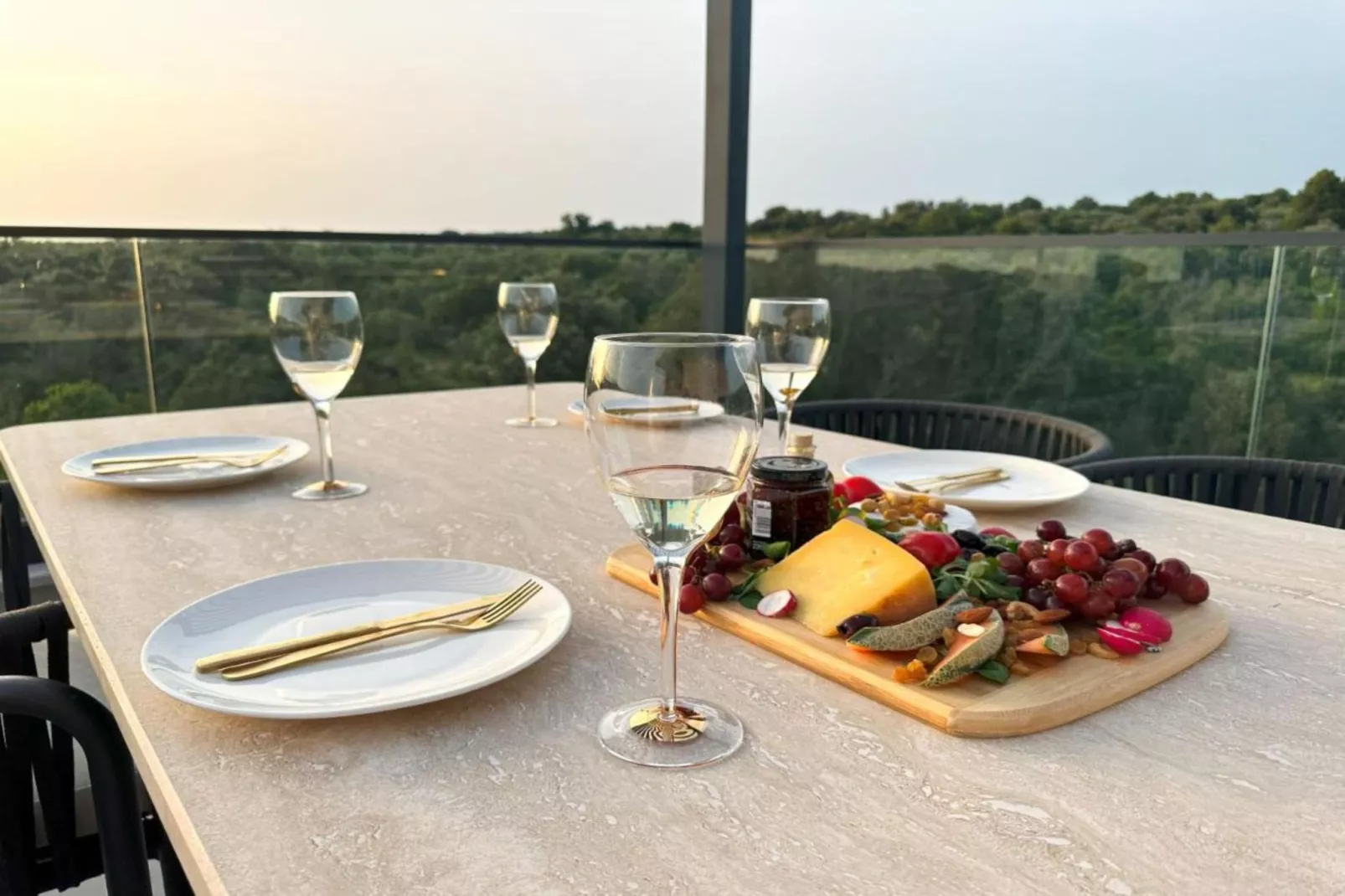 Leonarda Waterfront Residences- Three-Bedroom Penthouse with Infinity Pool (The Skyview Penthouse) - S4-Terras