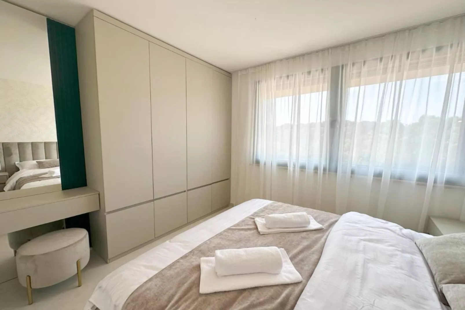 Leonarda Waterfront Residences-One-Bedroom Apartment With Terrace (The Adriatic One) -S1-Slaapkamer