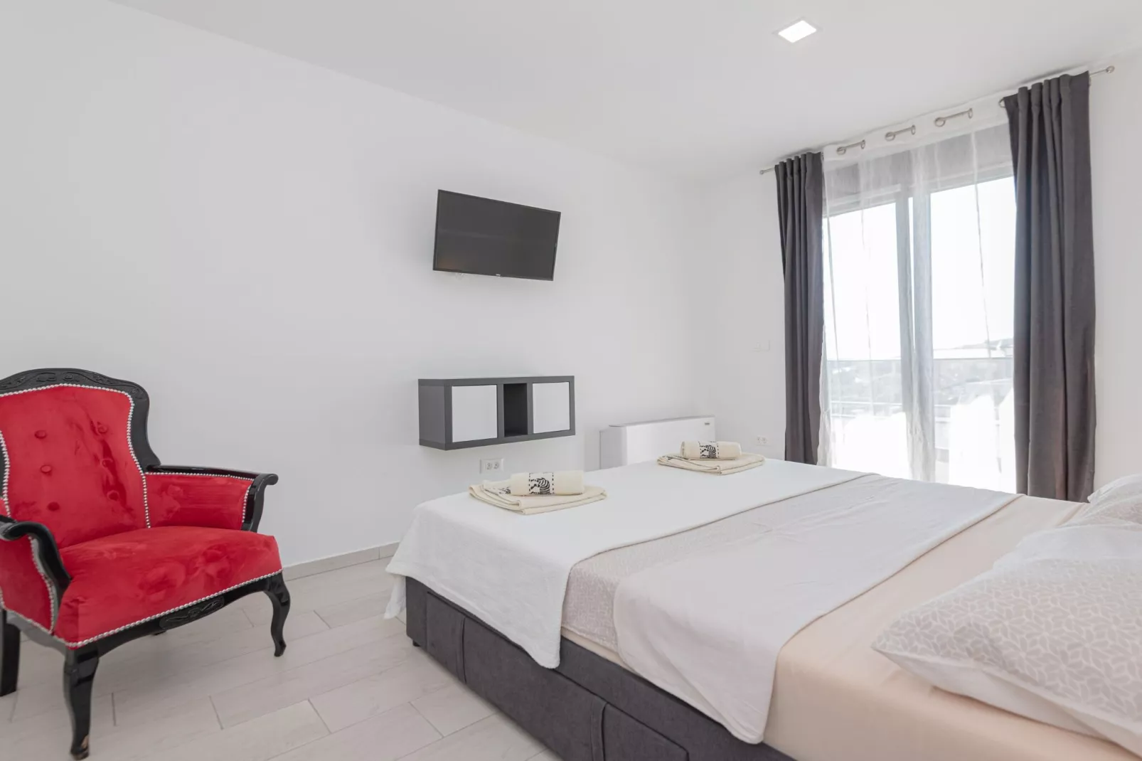 Four-Bedroom Villa With Pool-Slaapkamer