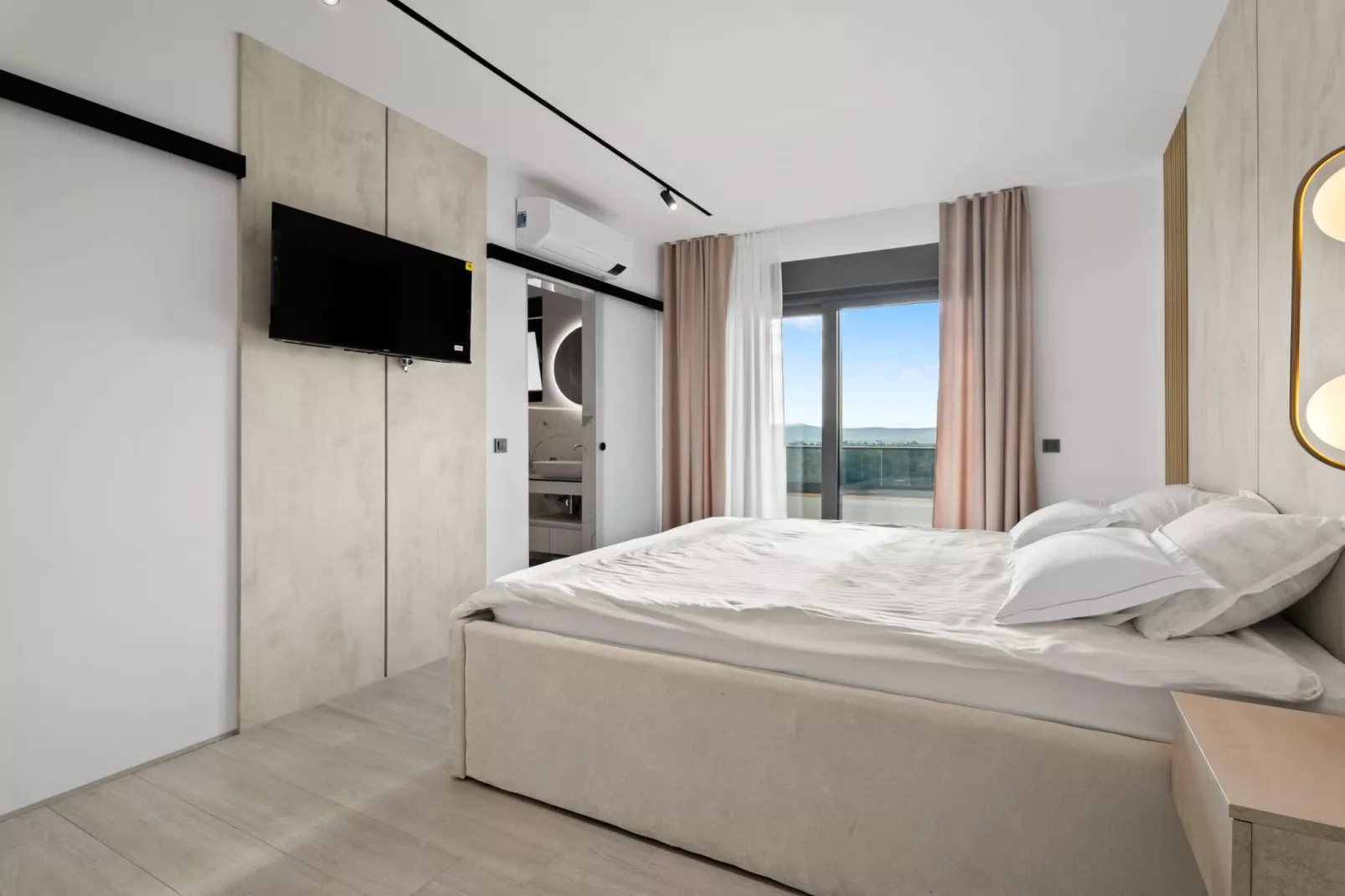 Villa Freedom - Five Bedroom House with Balcony-Slaapkamer