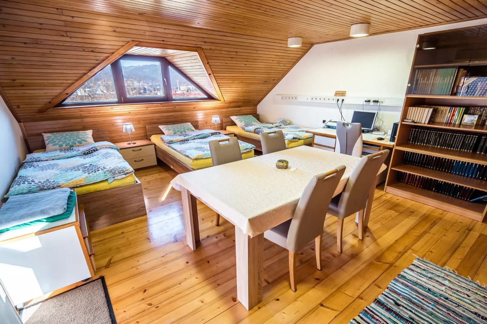 Relaxing Retreat with Hot Tub in Sevnica - Three Bedroom Apartment-Slaapkamer