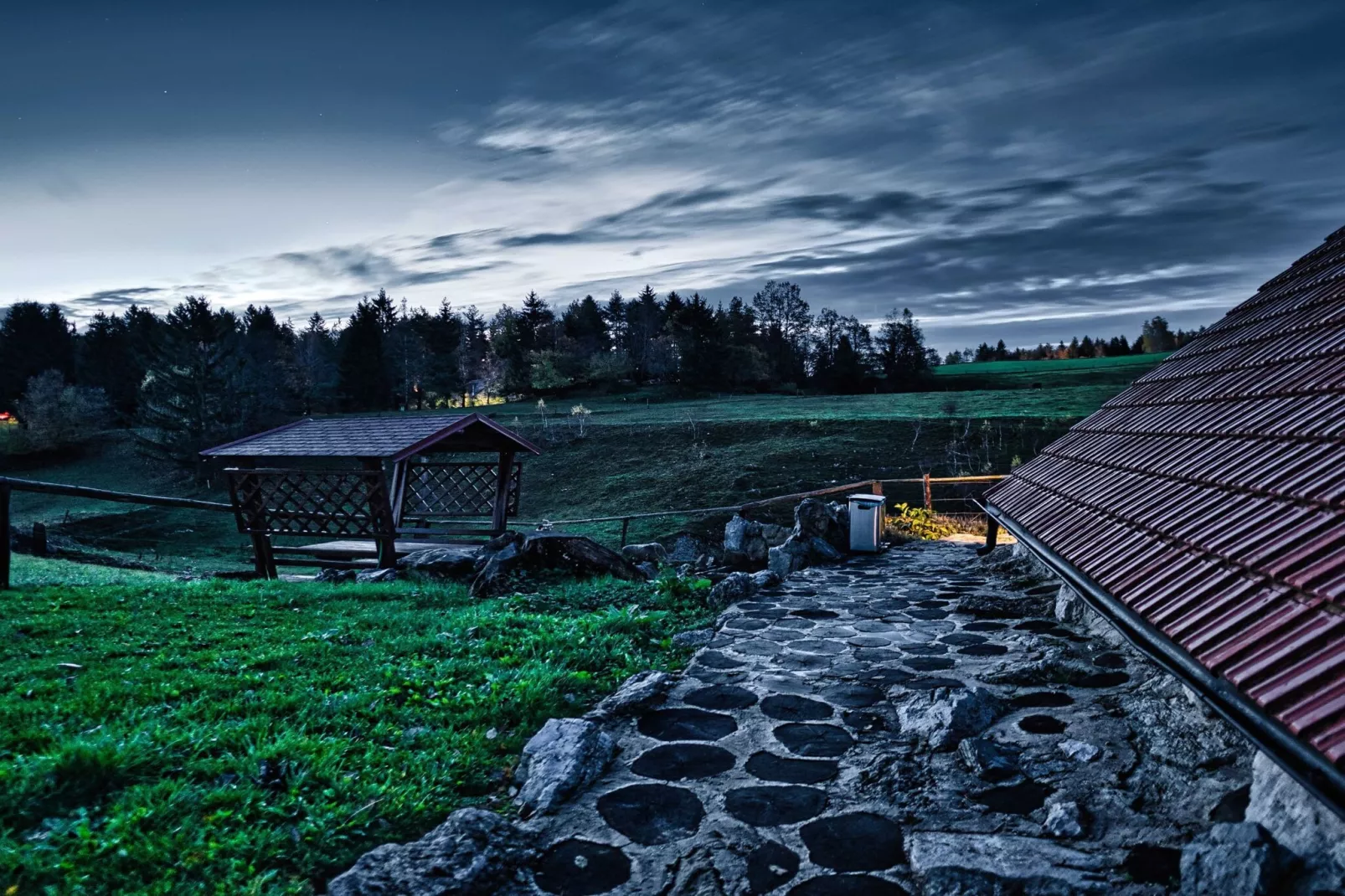 Visnja Gora Meadow Hideaway with Terrace - One Bedroom Cottage with Terrace (owner Hiška na skalci)-Buitenlucht