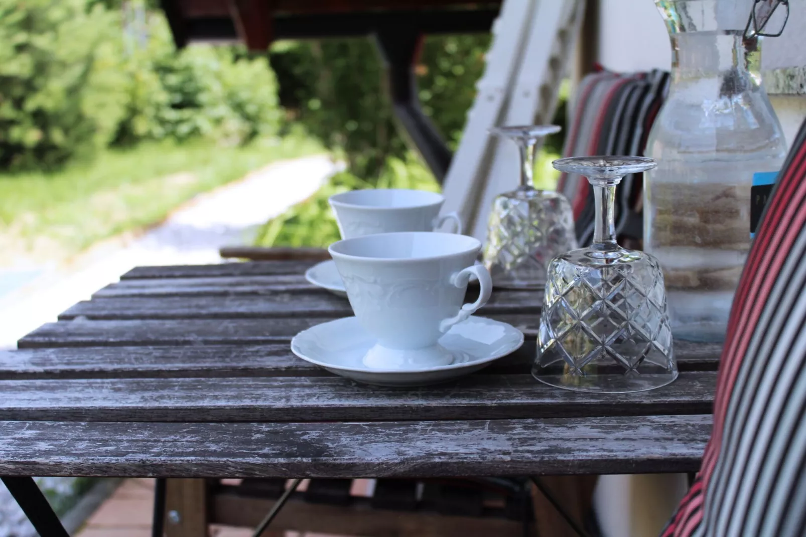 Rustic Refuge Glamping with Hot-Tub and Sauna - Two Bedroom Apartment with Terrace-Buitenlucht