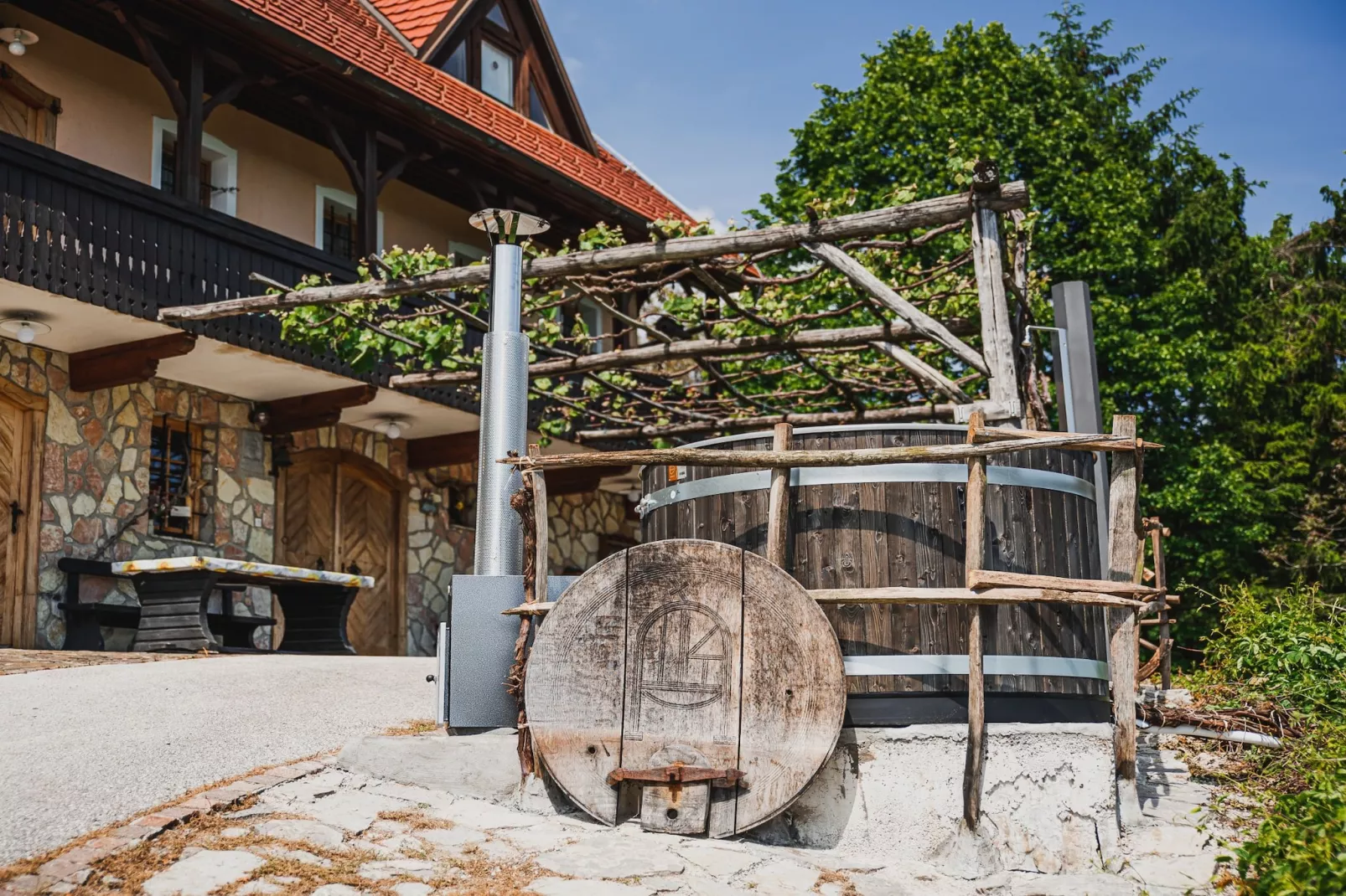 Cozy Countryside Retreat Villa with Hot-Tub - Two Bedroom Villa with Hot Tub-Buitenlucht