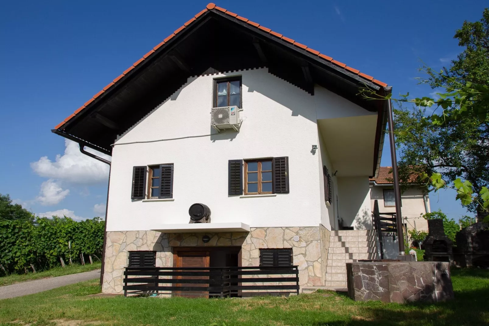 Hillside Haven Holiday Home with Sauna and Hot-Tub - One Bedroom Holiday Home with Sauna and Hot-Tub-Buitenlucht