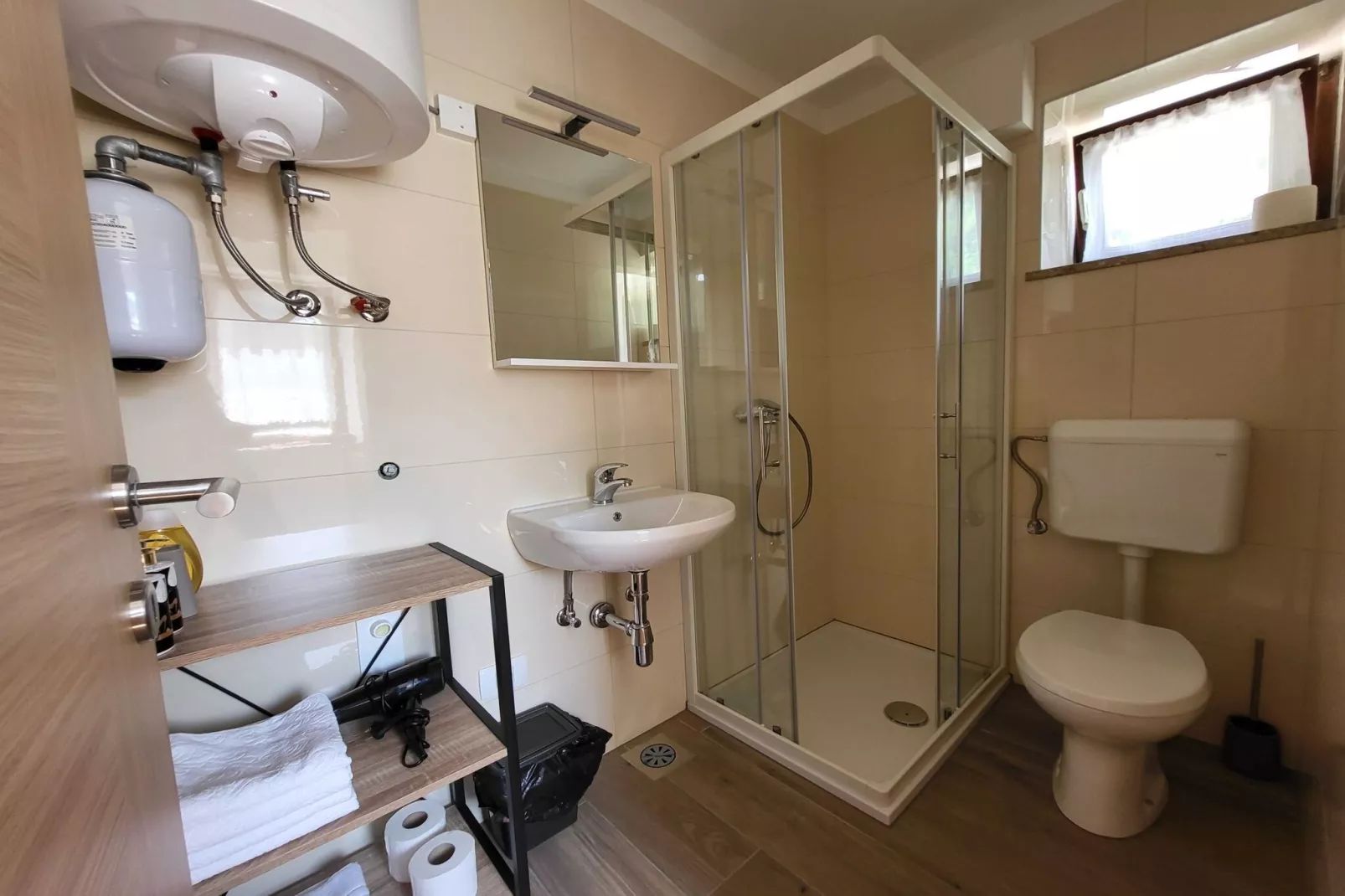 Peaceful Countryside Holiday Home with Terrace - One Bedroom Holiday Home with Terrace-Badkamer