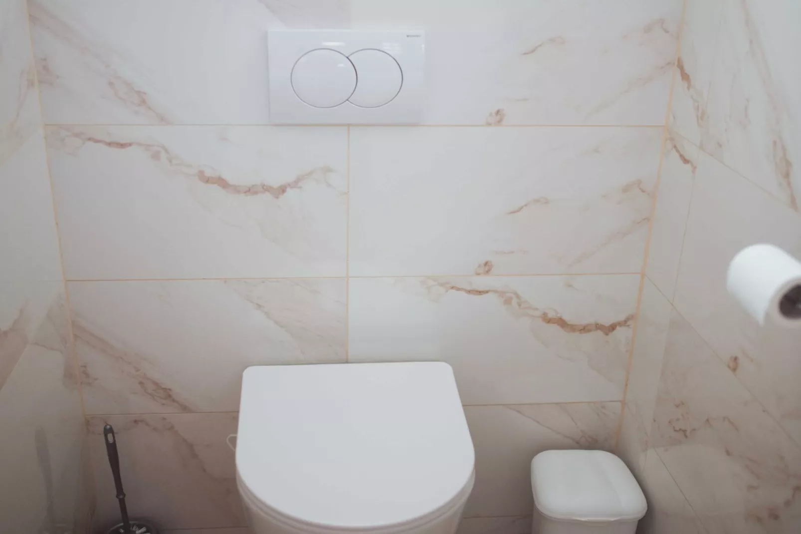 Cozy Holiday Home with Fireplace and Scenic Hills in Bistrica ob Sotli - Two Bedroom Holiday Home-Badkamer