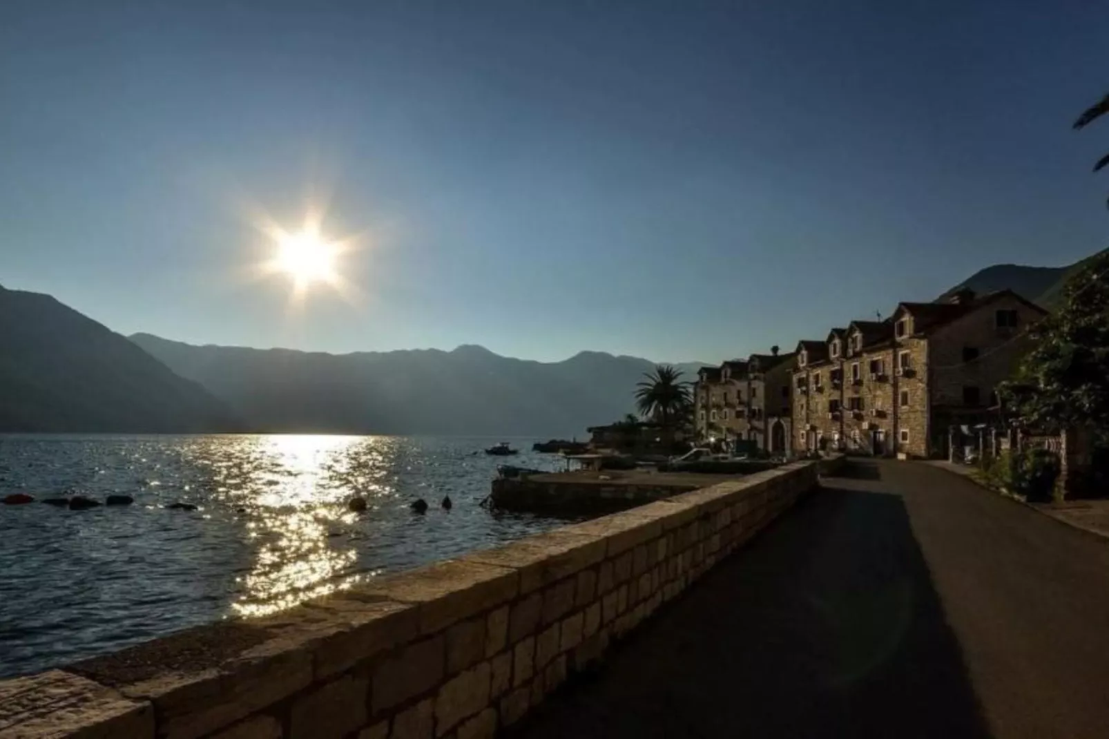 Charming Seaside Escape in Kotor - One Bedroom Apartment with Sea View 2-Buitenlucht