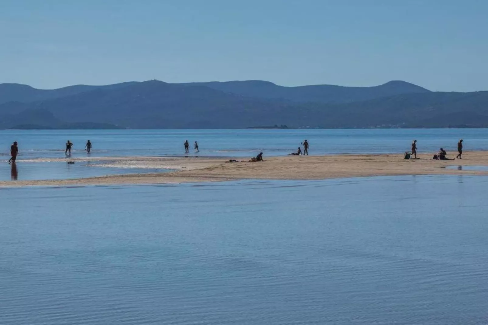 Two-Bedroom Apartment With Lake View-Sfeer