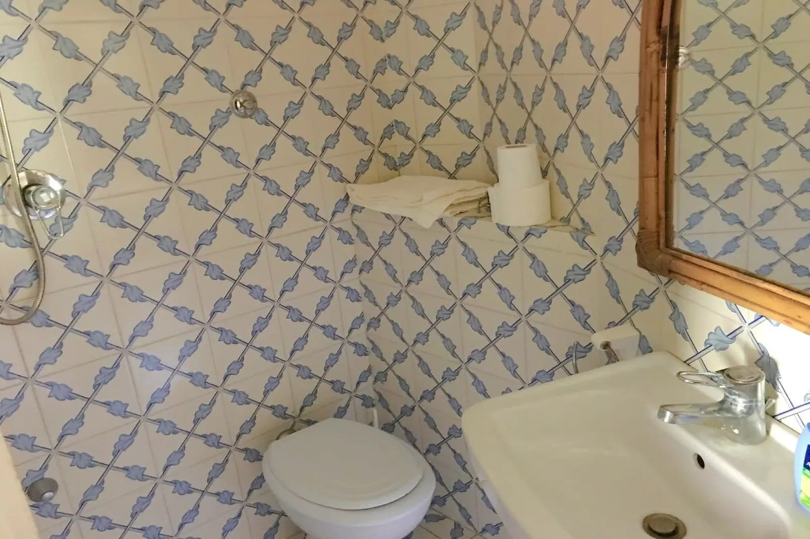 Villa della Fonte-Badkamer