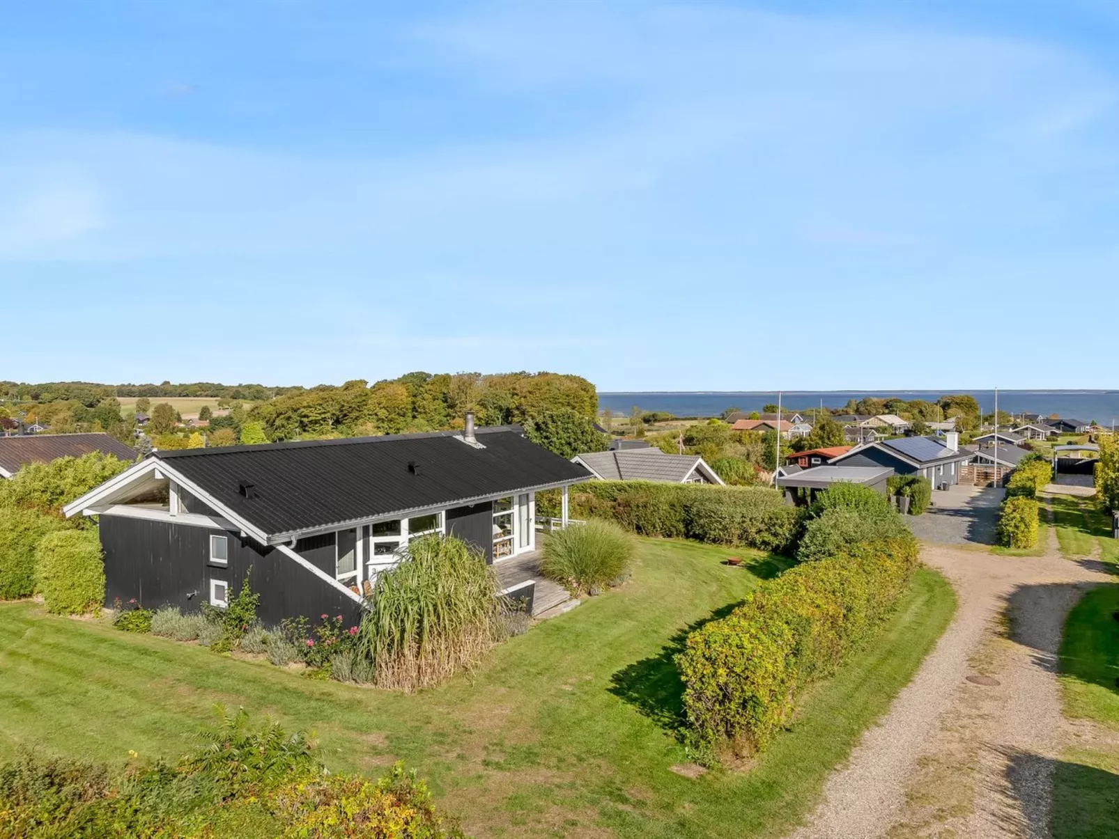 "Tjarven" - 350m from the sea-Buiten