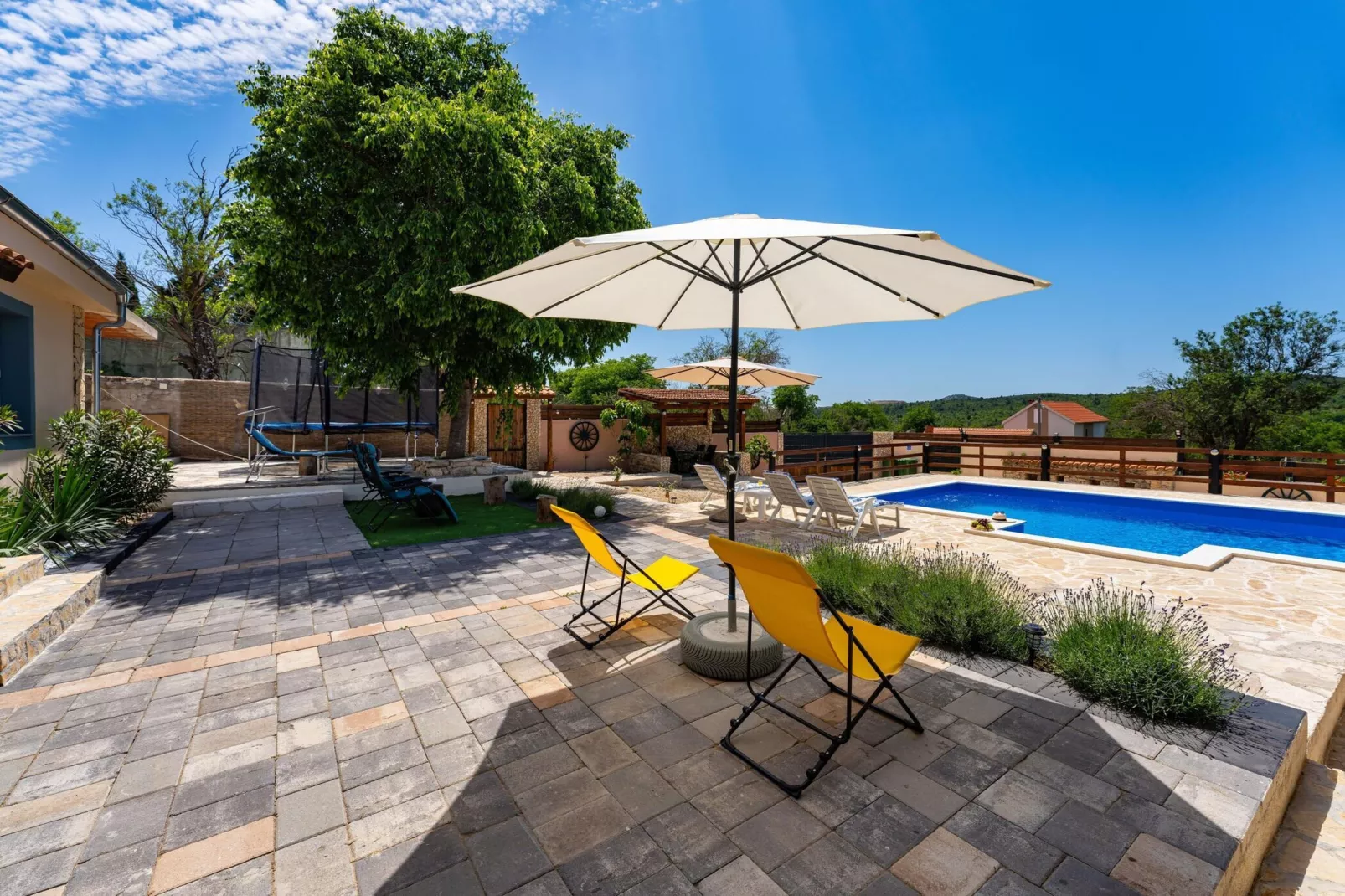 Holiday home Burgija-Terrasbalkon