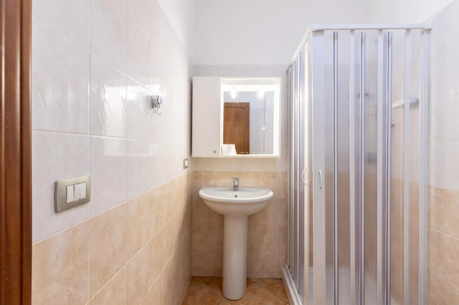 TRILO 2 MAGNOLIA-Badkamer