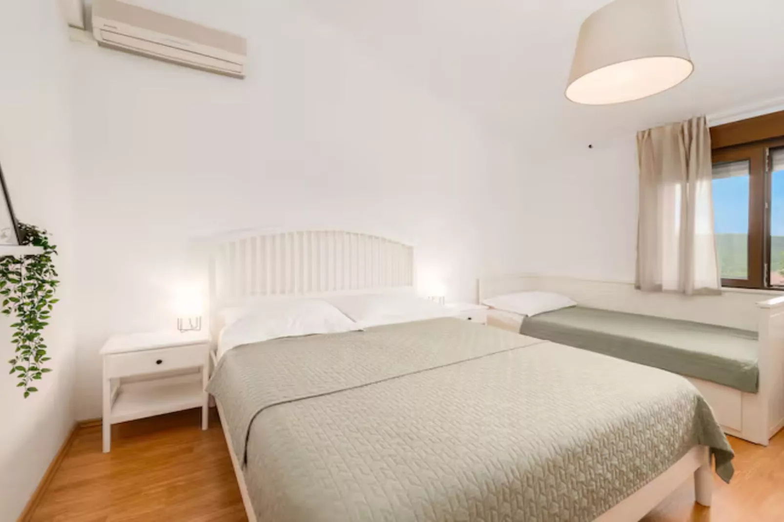 Villa Mima Pool Retreat - Five Bedroom Villa With Pool-Slaapkamer