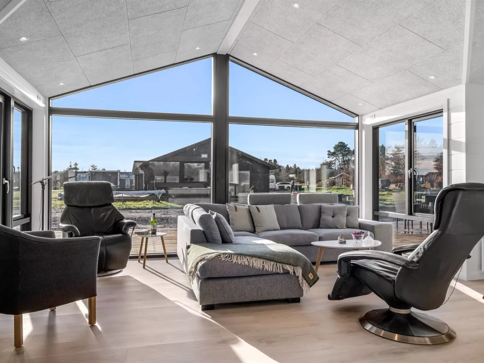 "Daren" - 700m from the sea-Binnen