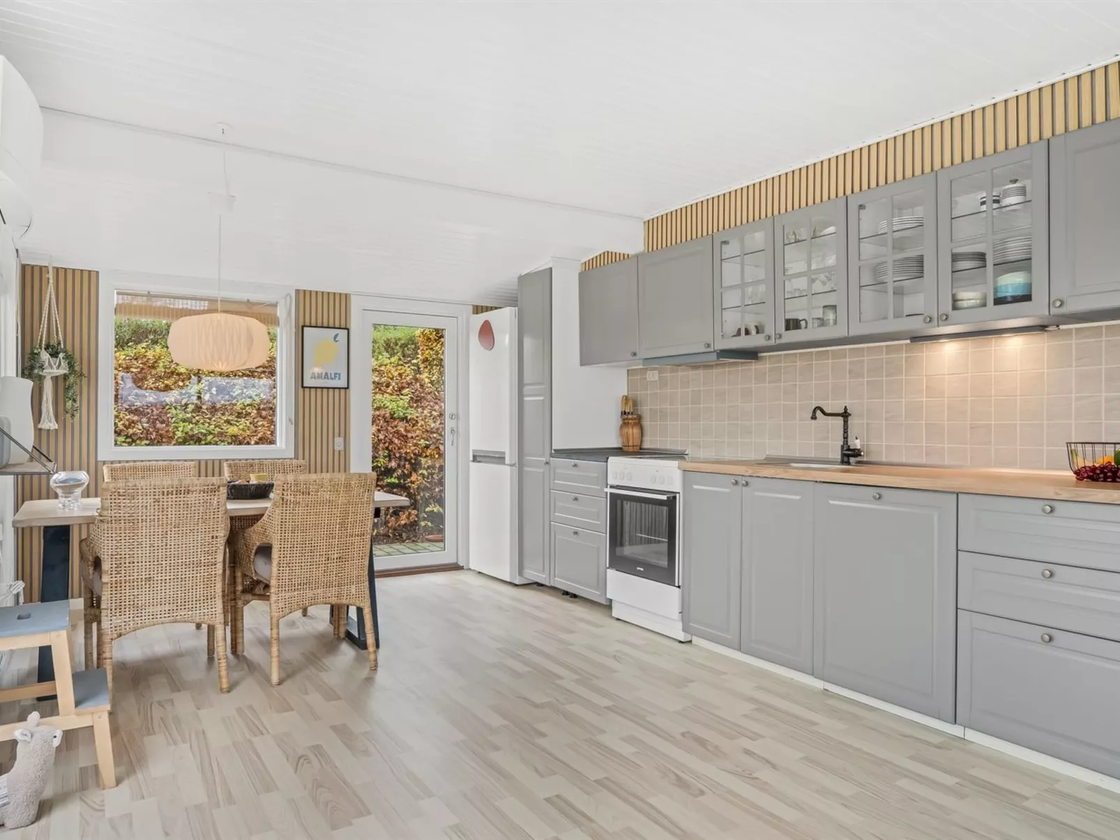 "Hjalma" - 250m to the fjord-Binnen