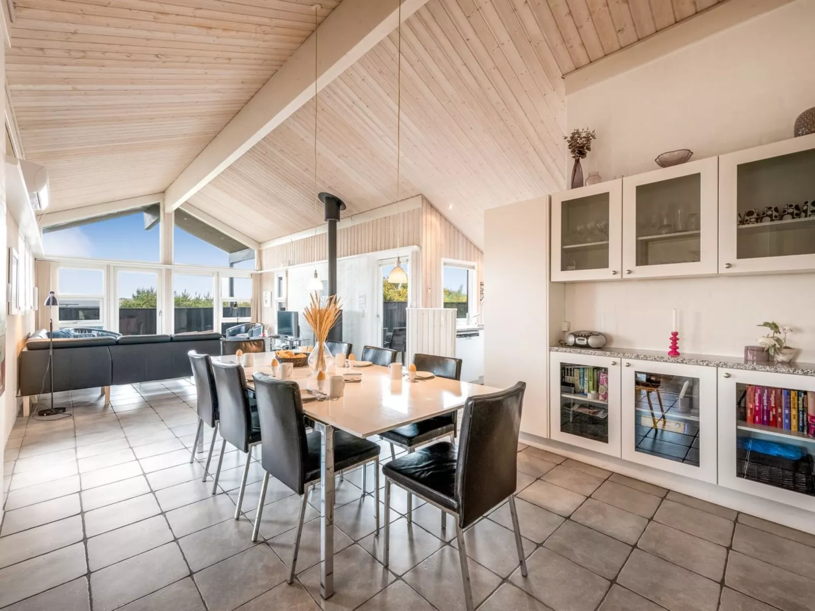 "Temjana" -  from the sea-Binnen