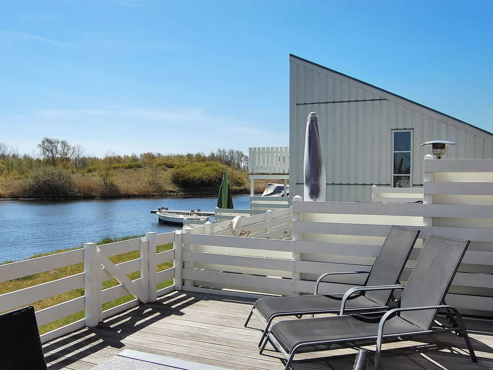 "Idamarie" - 2m from the sea-Buiten