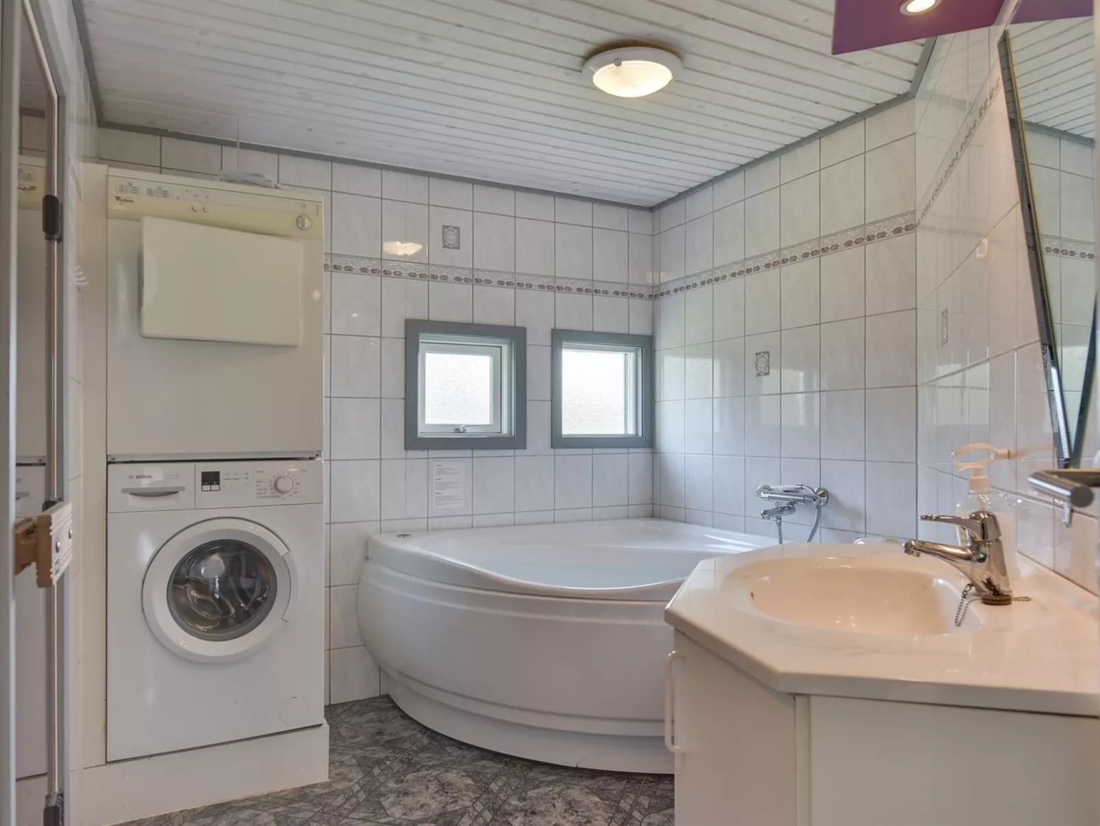 "Sunita" - 2.8km from the sea-Binnen