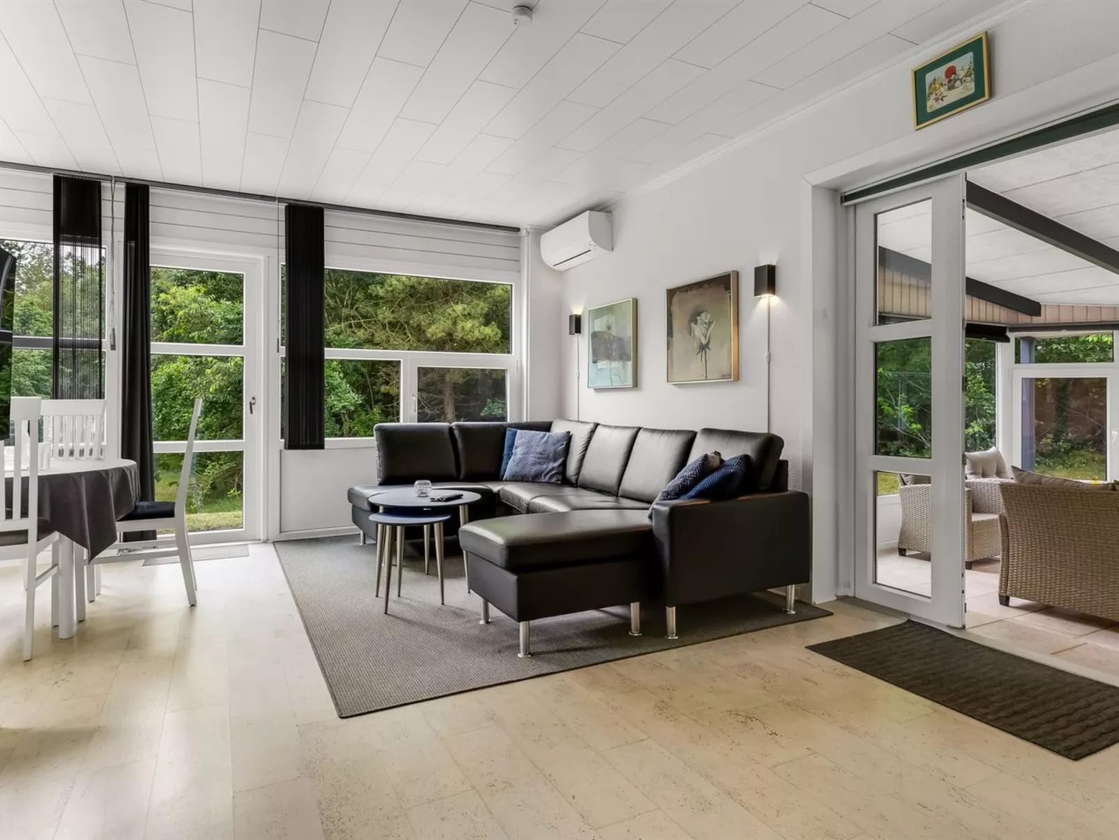 "Gwen" - 2.7km from the sea-Binnen