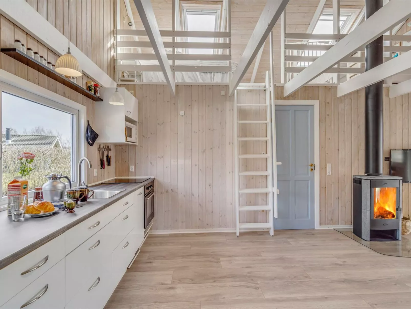 "Gudmundine" - 350m to the fjord-Binnen