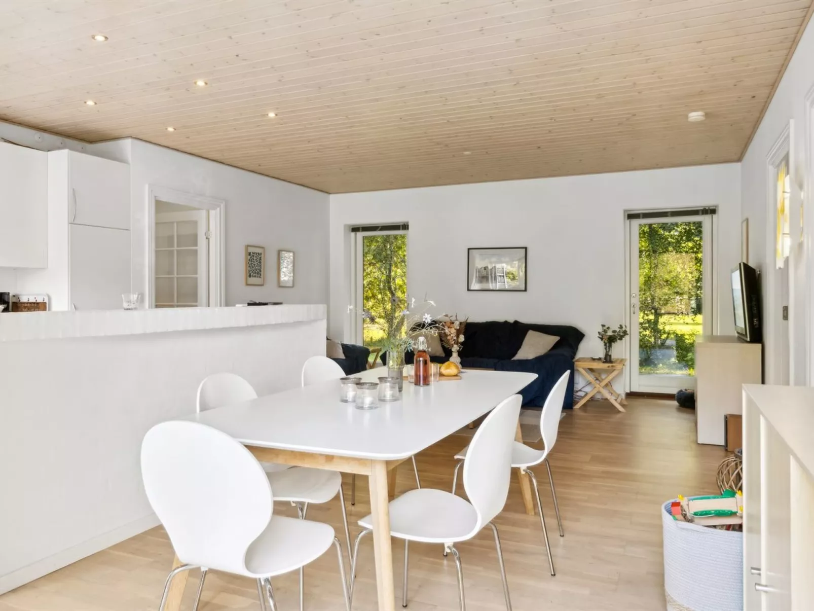 "Pietari" - 1.2km from the sea-Binnen