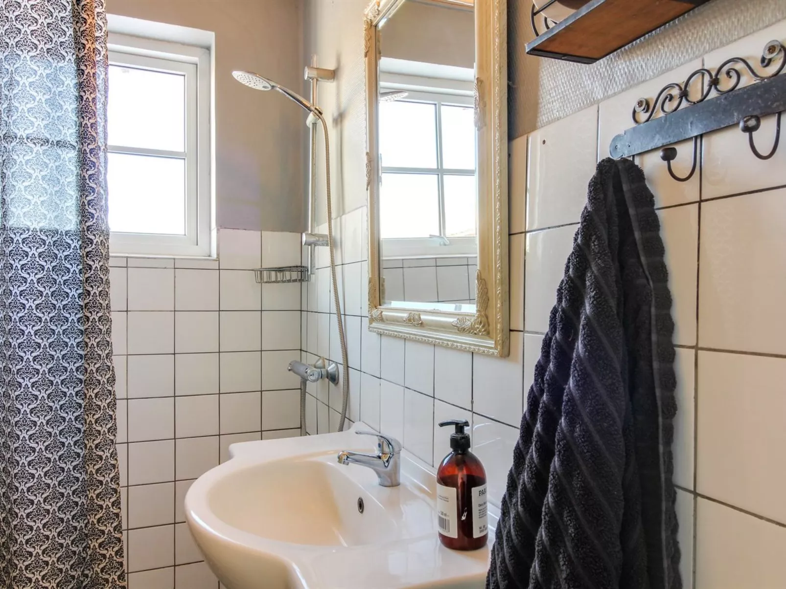 "Fraþulf" - 6km from the sea-Binnen