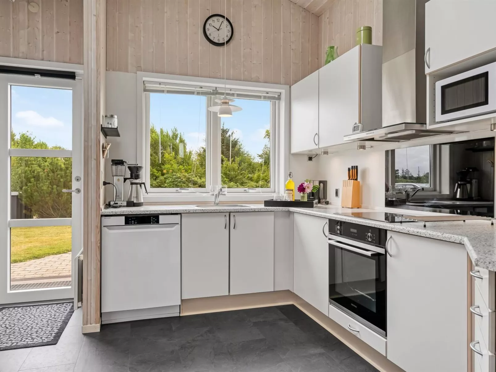 "Dimo" - 700m from the sea-Binnen