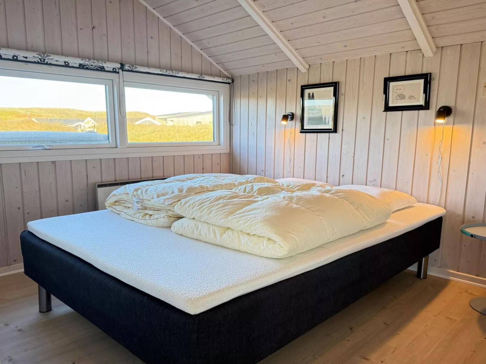 "Velena" -  from the sea-Binnen