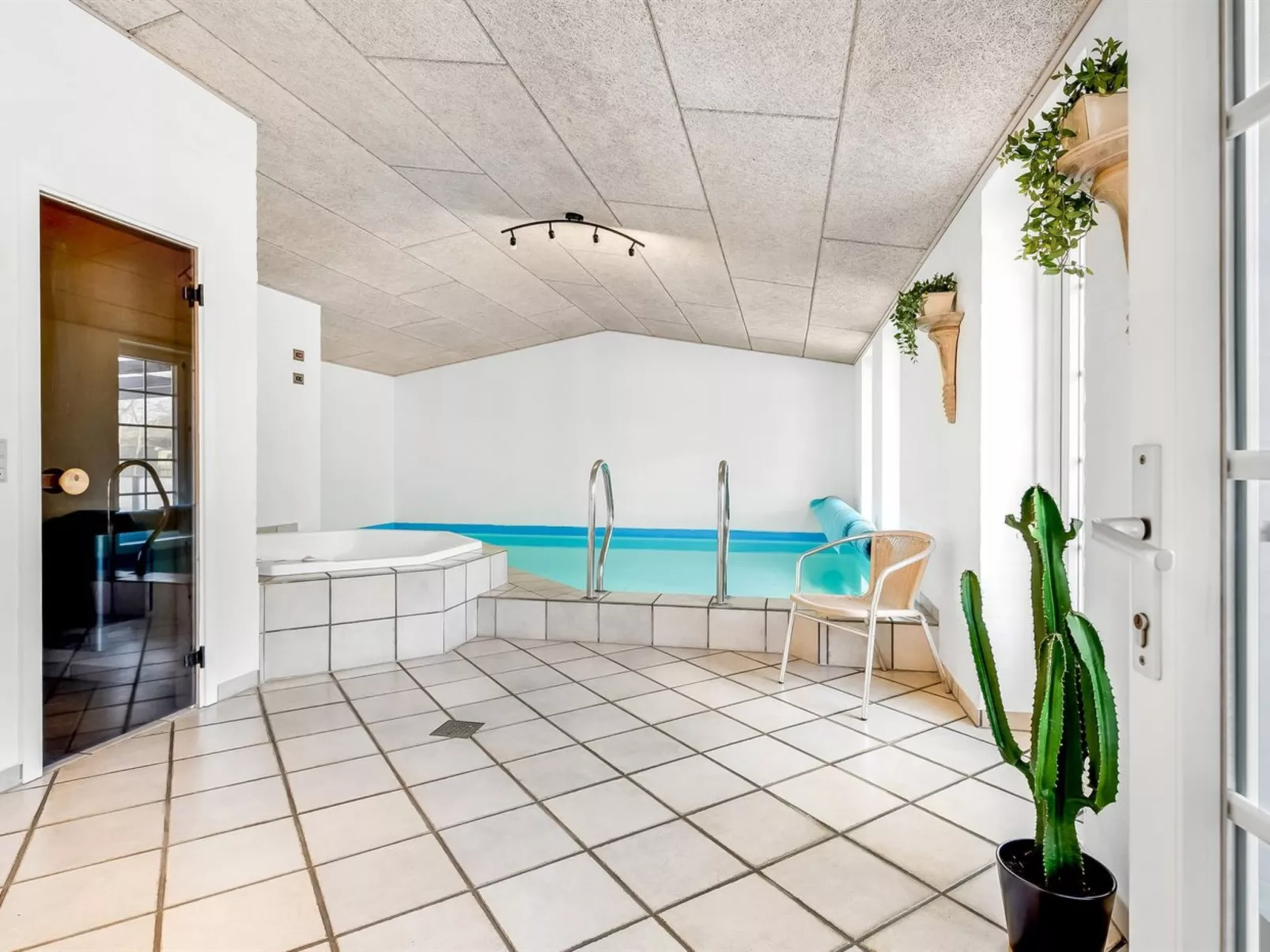 "Alfrida" - 1.5km from the sea-Binnen