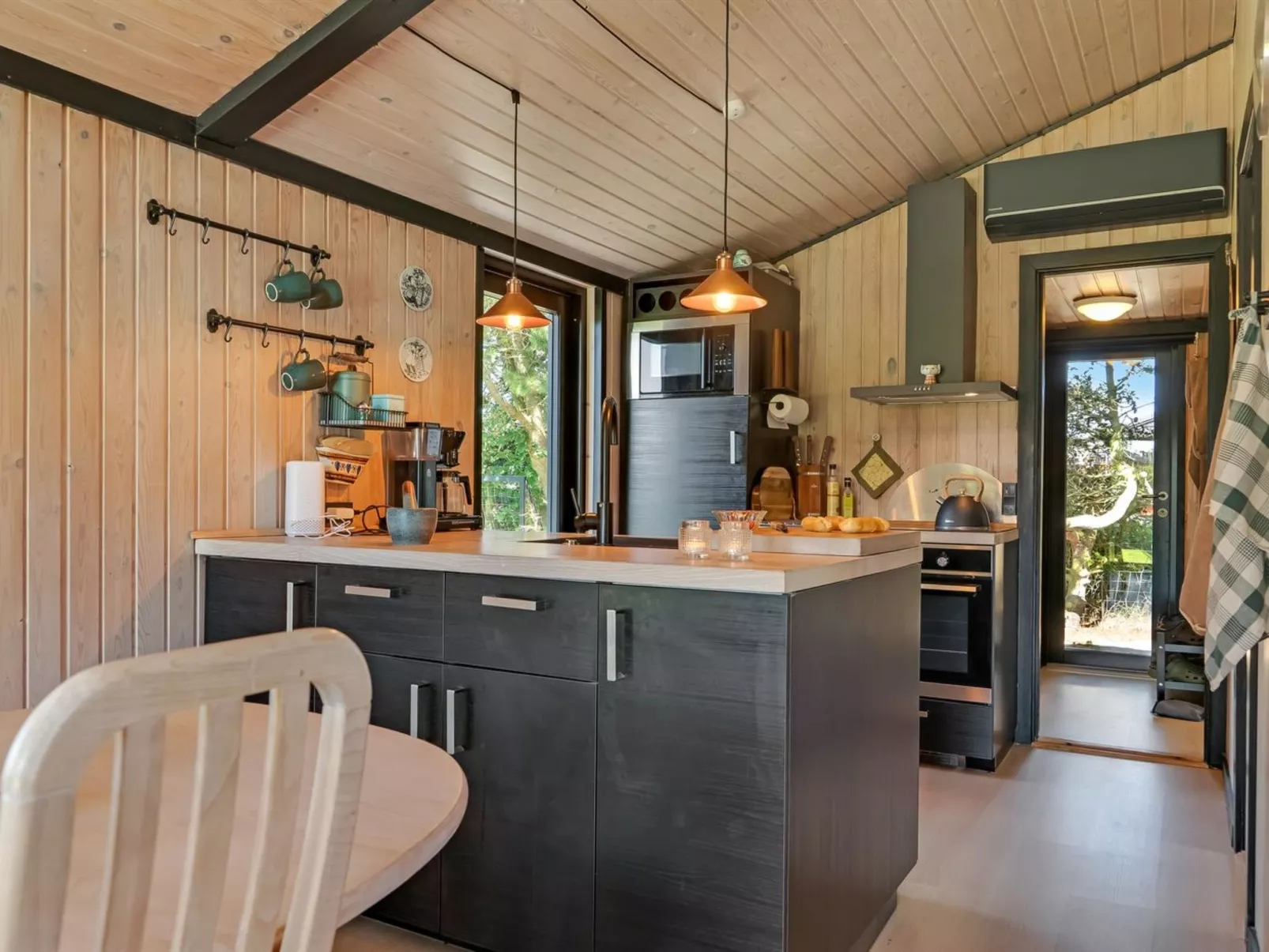 "Litle" - 600m from the sea-Binnen