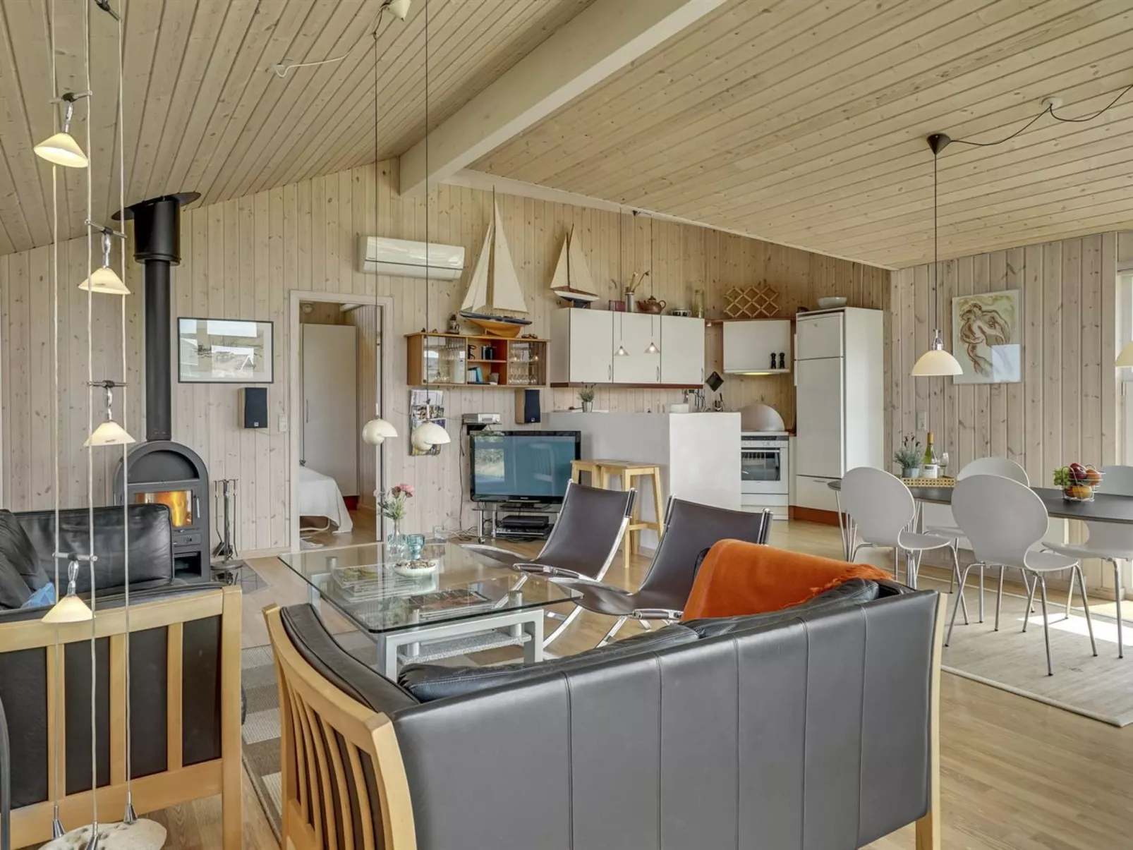 "Emppu" - 400m from the sea-Binnen