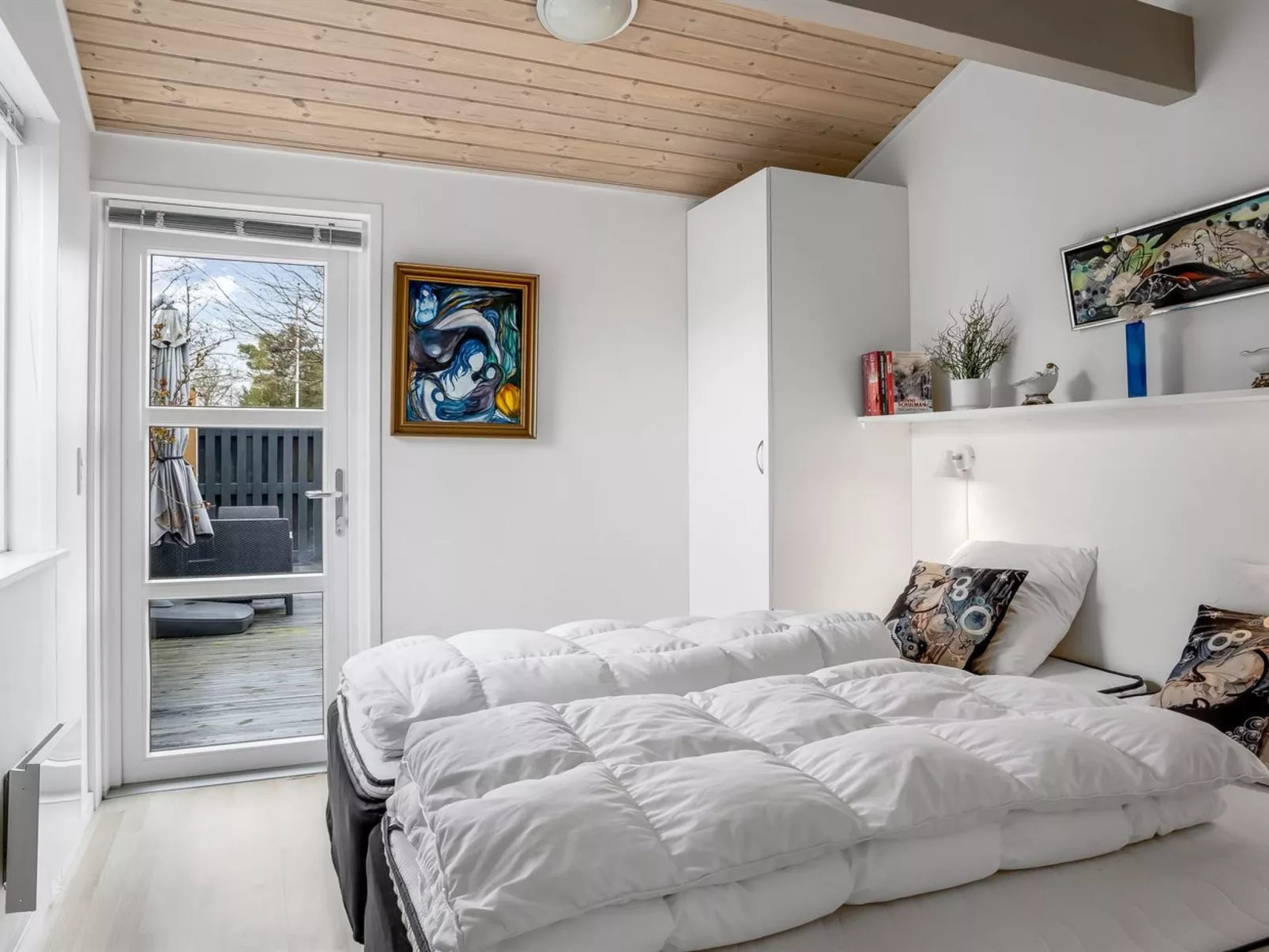 "Clarabelle" - 700m from the sea-Binnen