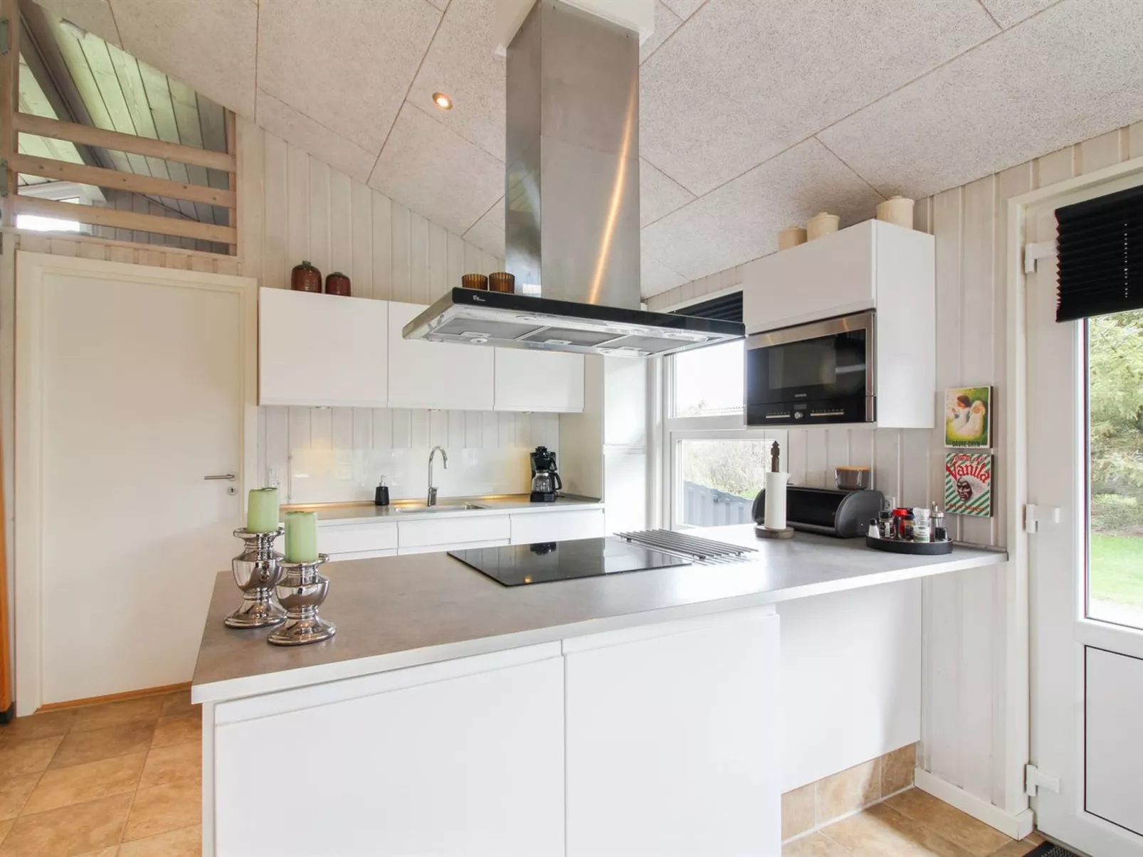 "Herbiorn" - 403m from the sea-Binnen