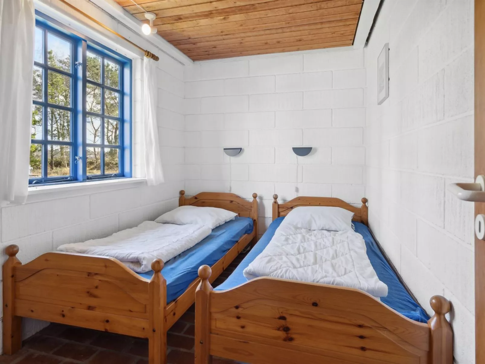 "Ema" - 5km from the sea-Binnen