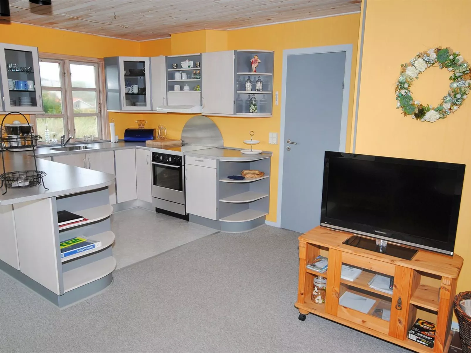 "Katha" -  from the sea-Binnen