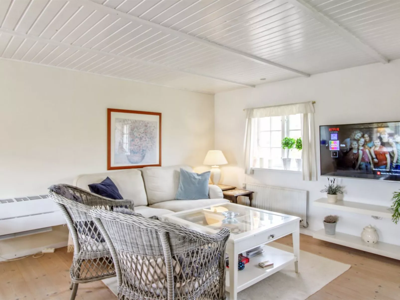 "Iivari" - 1.5km from the sea-Binnen