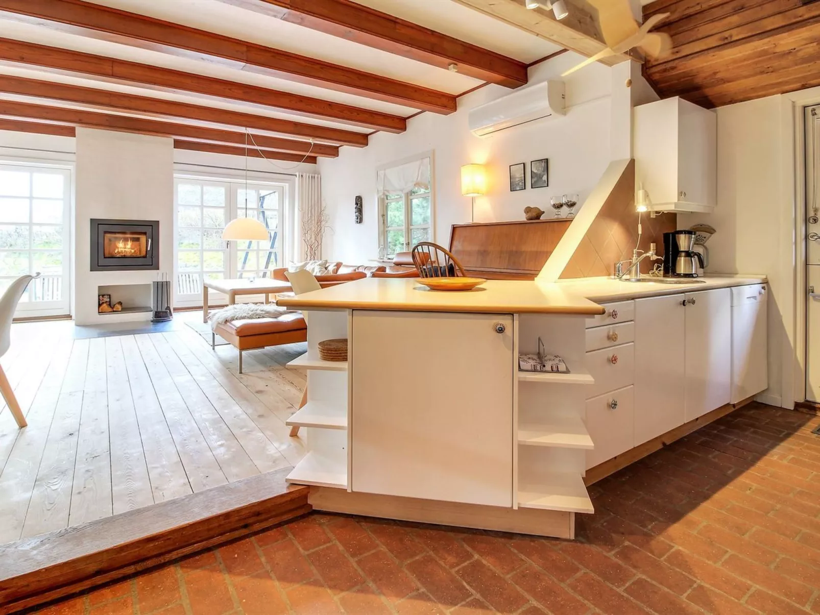 "Risto" - 2.3km from the sea-Binnen