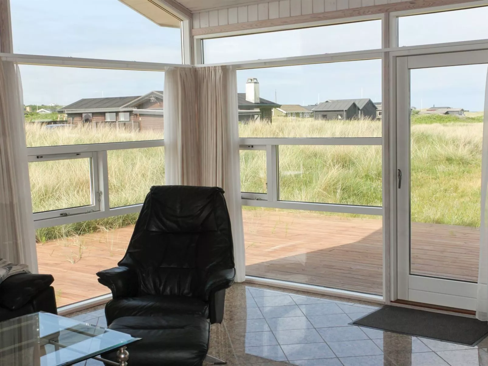 "Gilbert" - 96m from the sea-Binnen