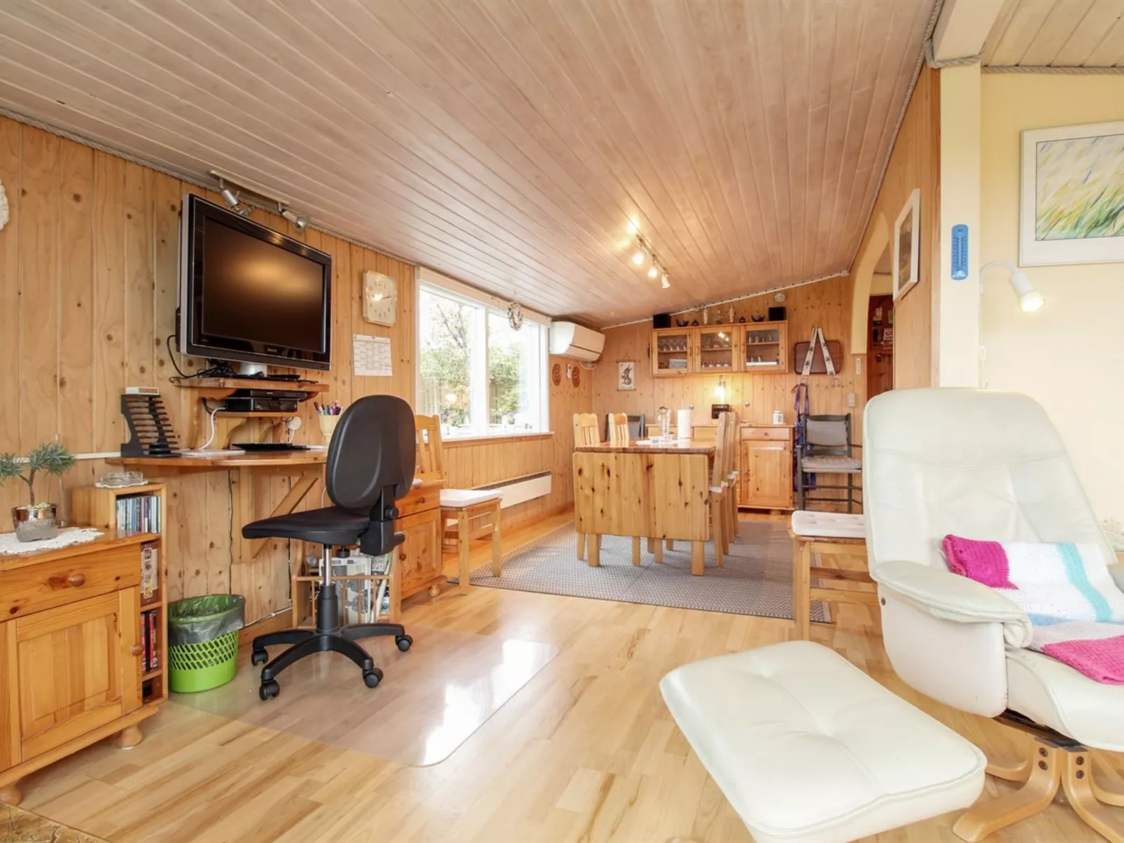 "Lilibeth" - 300m from the sea-Binnen