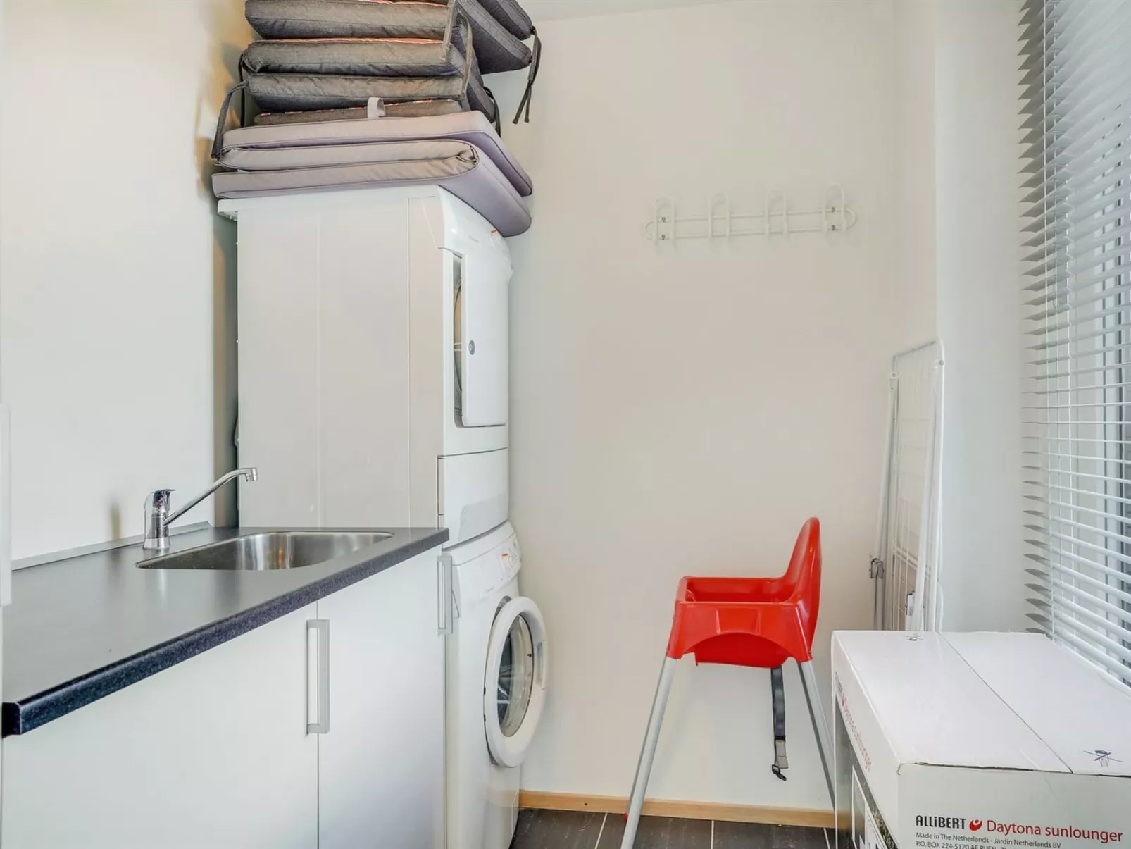 "Theis" - 100m from the sea-Binnen