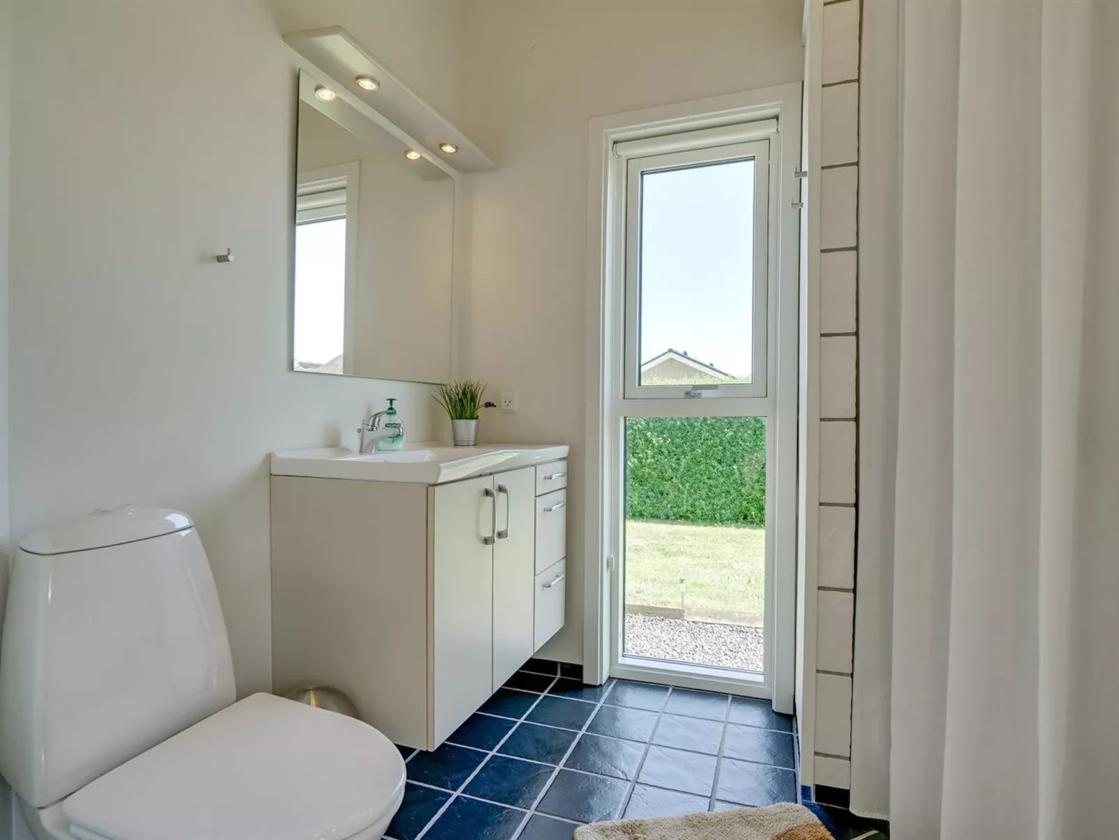 "Maybritt" - 100m from the sea-Binnen