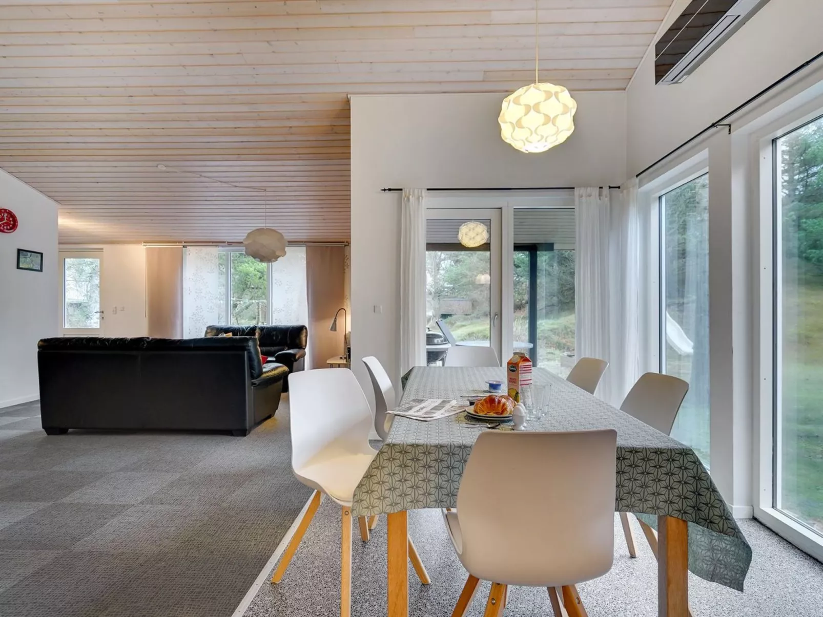 "France" - 1.1km from the sea-Binnen