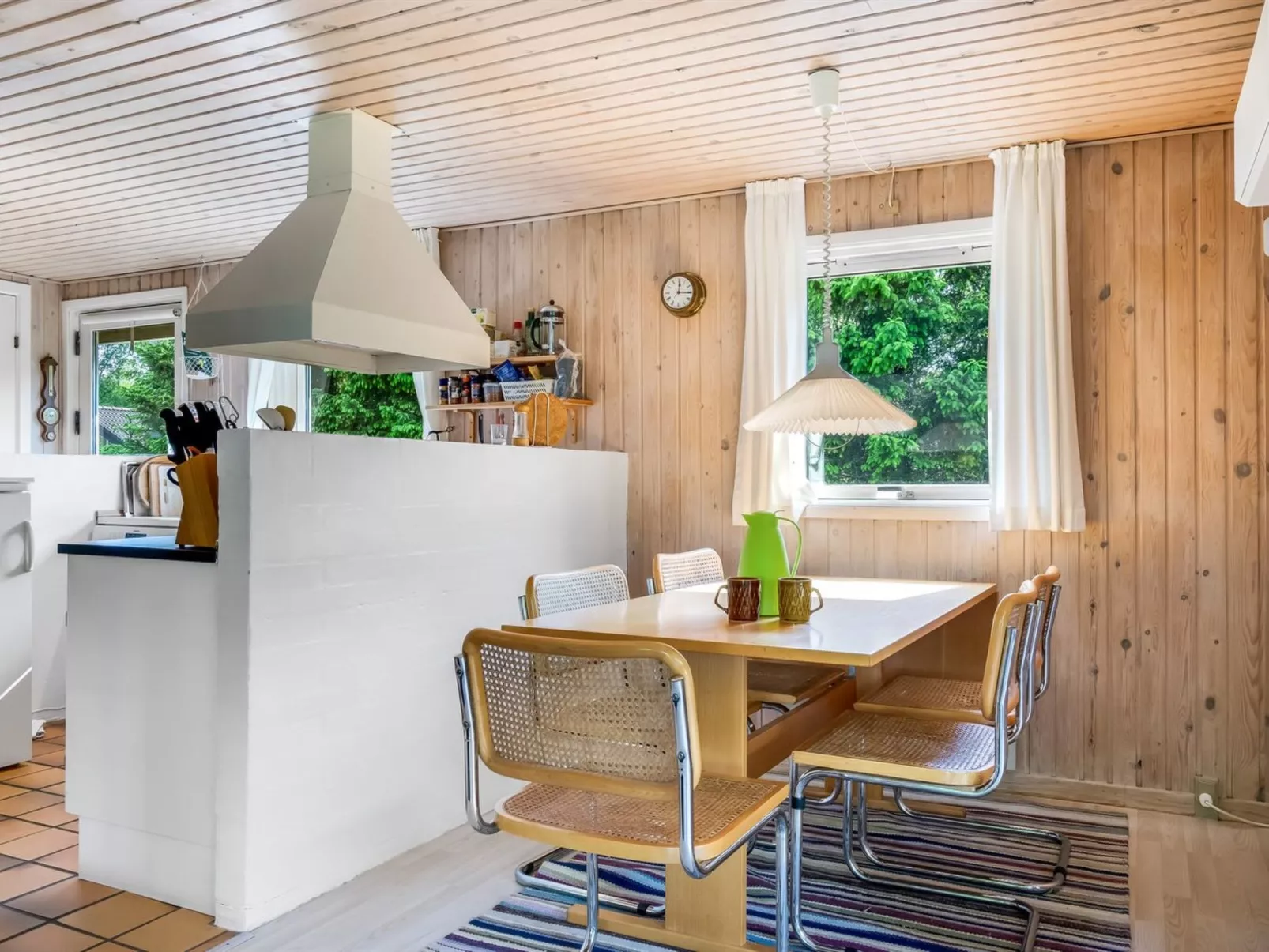 "Myrna" - 300m from the sea-Binnen