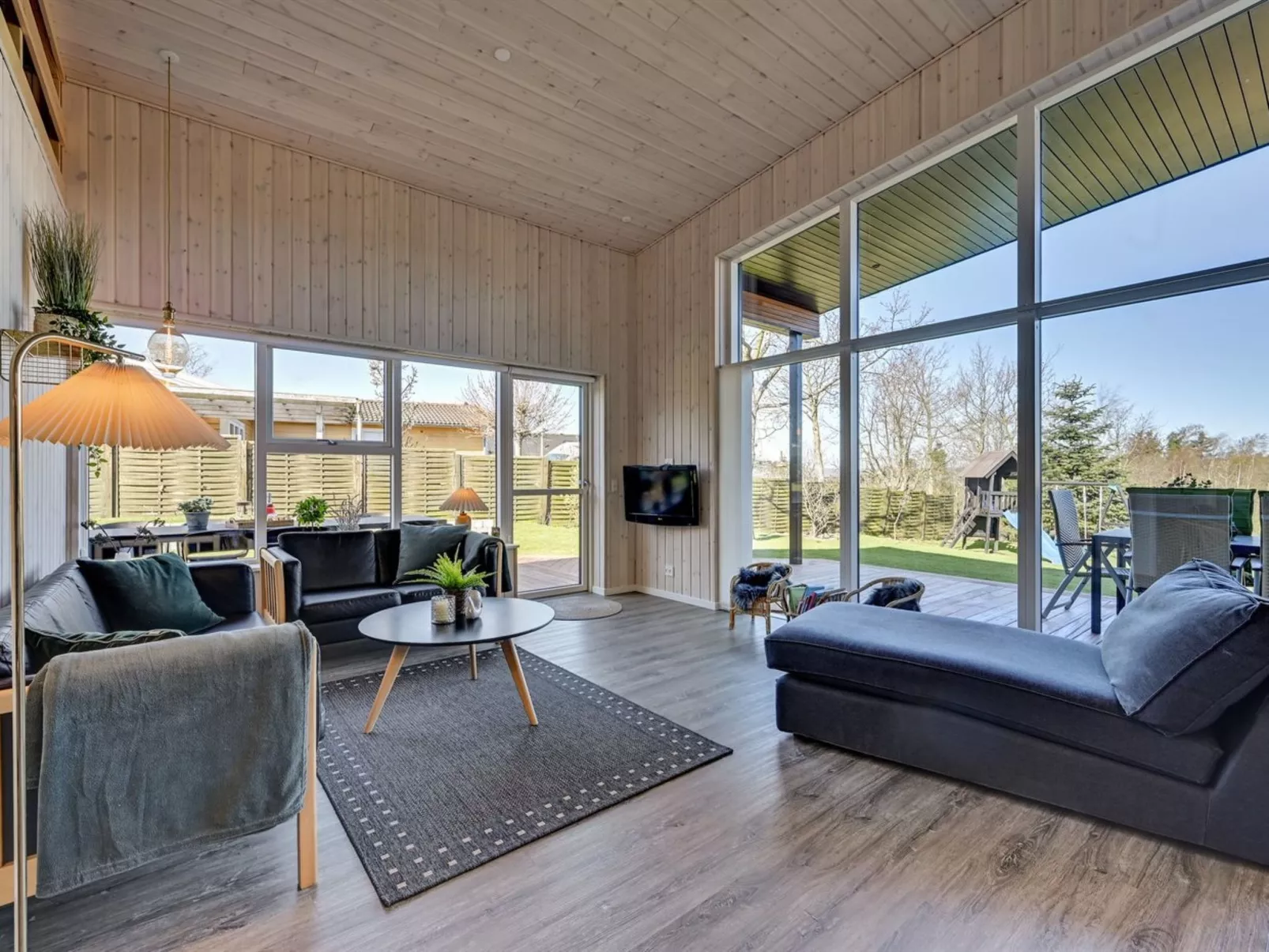 "Ylvi" - 250m from the sea-Binnen