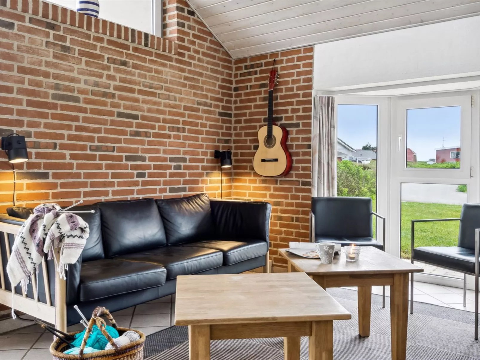 "Mari" - 400m from the sea-Binnen