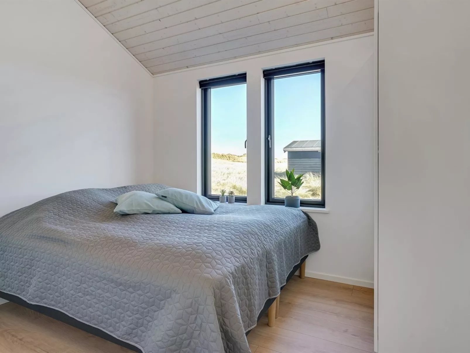 "Aiko" - 50m from the sea-Binnen