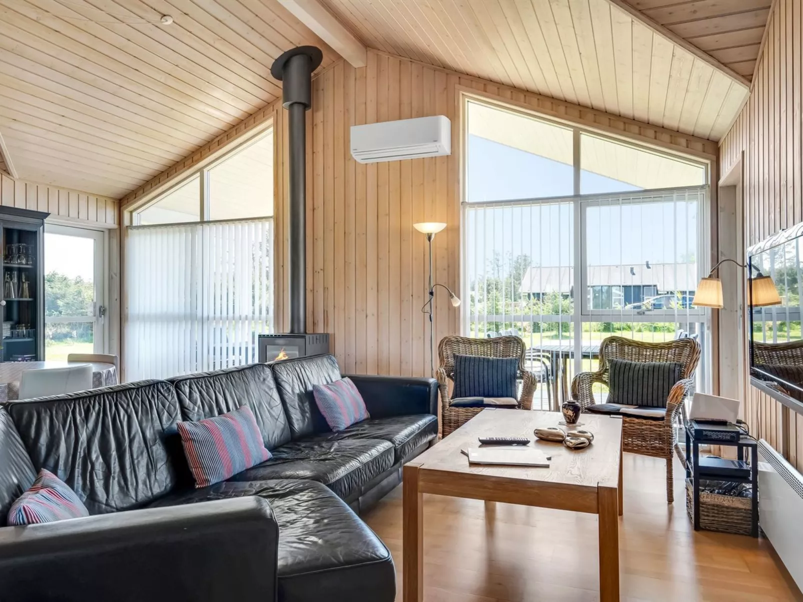 "Oskarvine" - 900m from the sea-Binnen