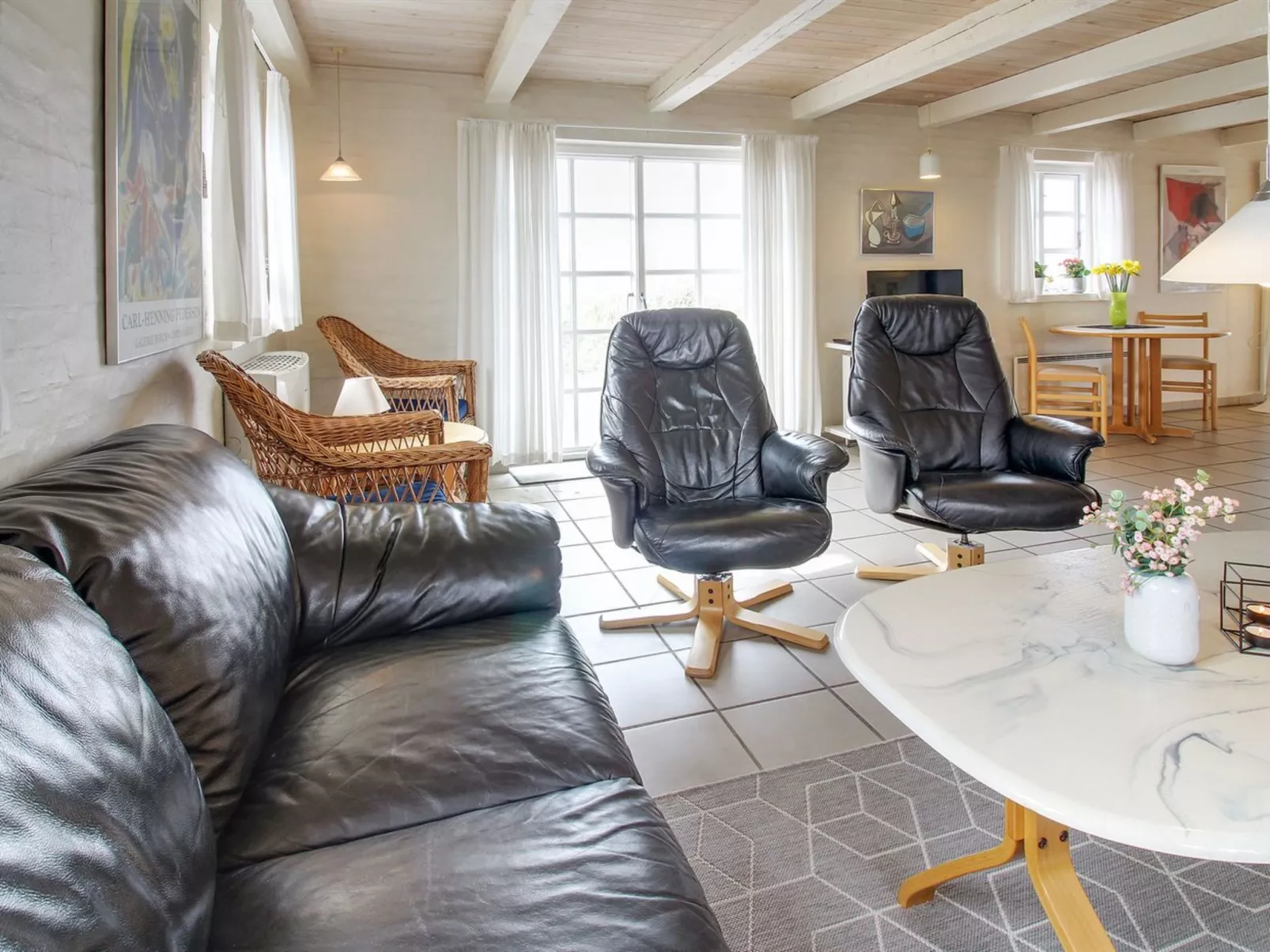 "Skuli" - 200m from the sea-Binnen